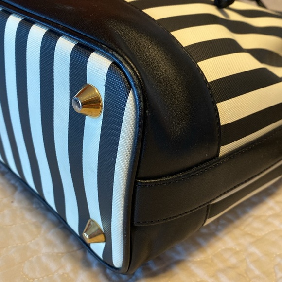 Adrienne Vittadini crossbody bucket bag - Picture 6 of 12